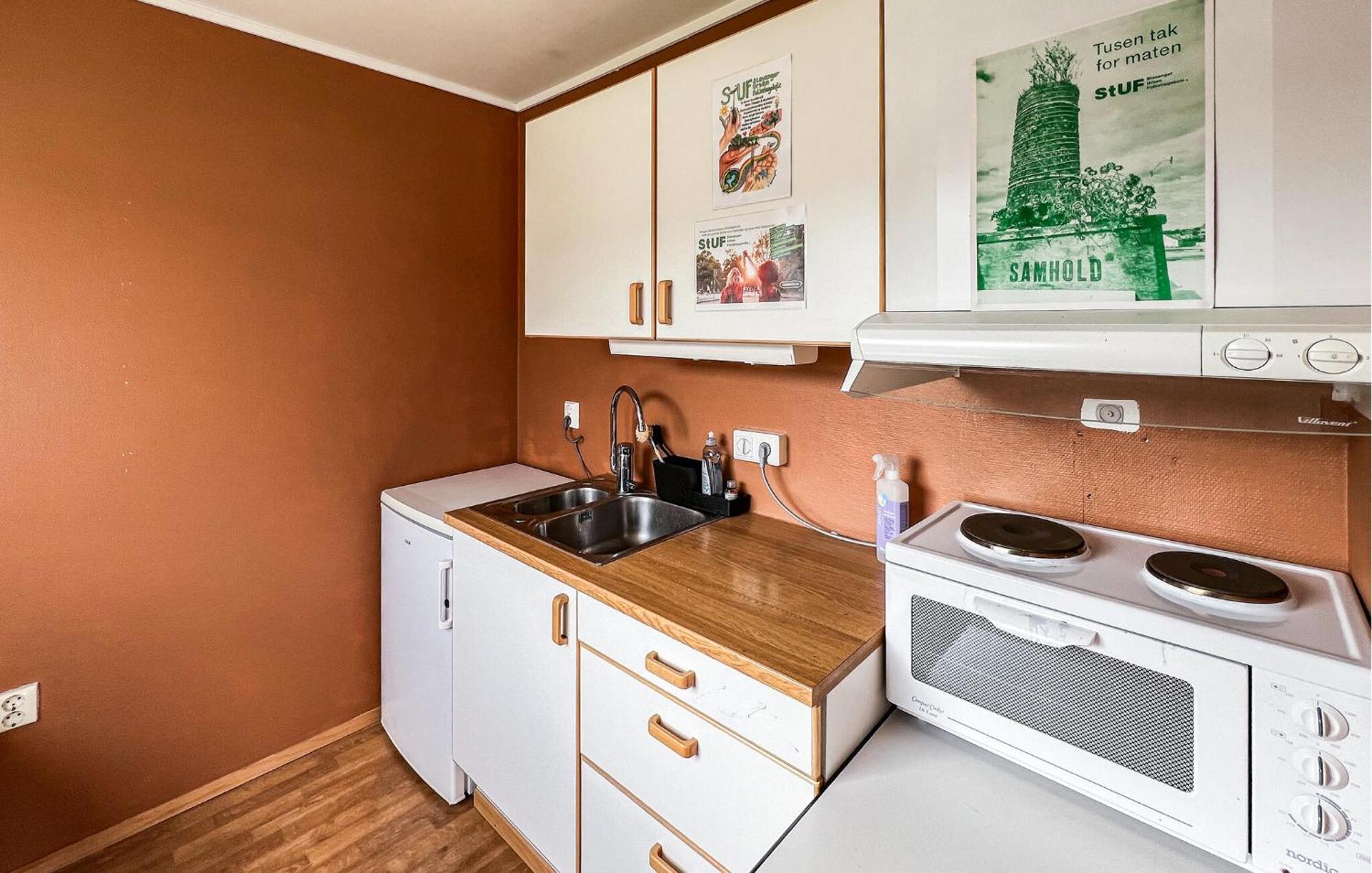 1 Bedroom Awesome In *